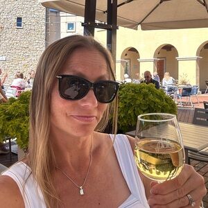 Meet your Posher, Suzanne